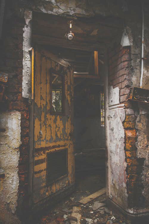 Ghost Building Inside Inside The Haunted House – Internal Components as Symbols for the ...